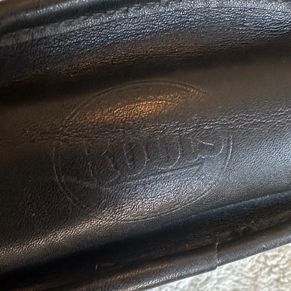 Vintage Chic Black Crossbody Bag with Buckle - Picture 2 of 16